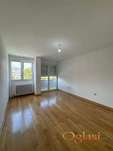 Prodaja stana-Bulevar oslobođenja, Renoviran, Uknjižen!